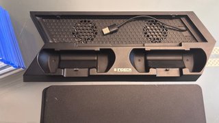 PS4 Slim 1TB + 2 Controller + 9 Giochi + Base