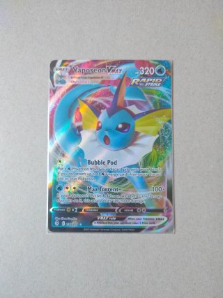 Carta Pokémon Vaporeon VMAX (EVS 030)