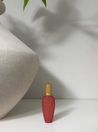 Miniatura Perfume Roja Tapa Dorada Escada