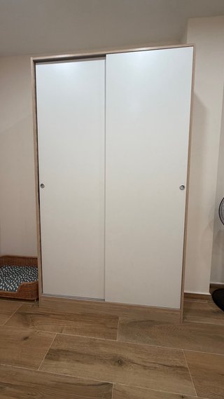 Armario puertas correderas madera y metal