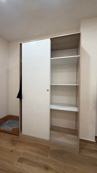 Armario puertas correderas madera y metal