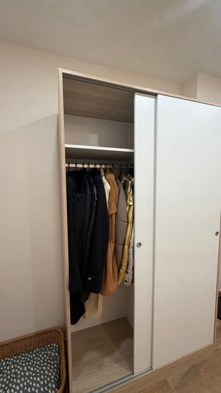 Armario puertas correderas madera y metal