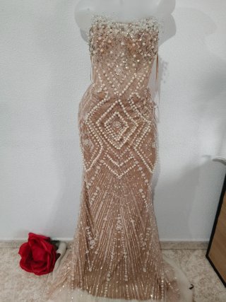 Vestido de fiesta largo con pedrería