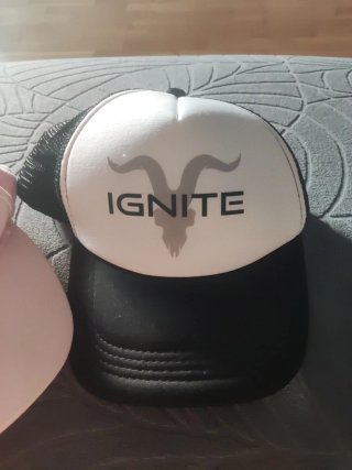 Lote de 2 Gorras: Unicornio y IGNITE