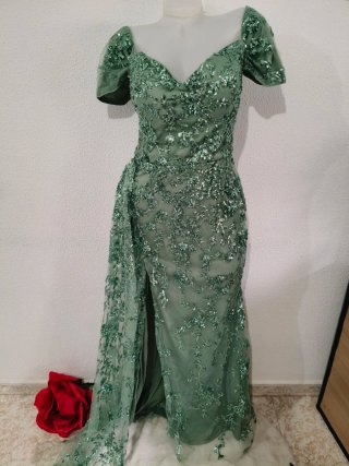 Vestido de fiesta verde con lentejuelas