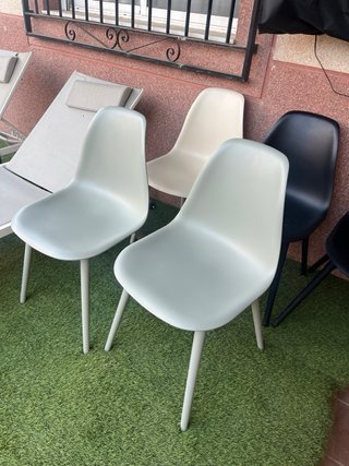 Mesa de comedor con 6 sillas + mesa auxilar a jueg