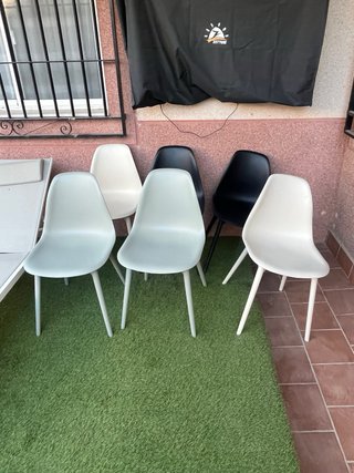 Mesa de comedor con 6 sillas + mesa auxilar a jueg