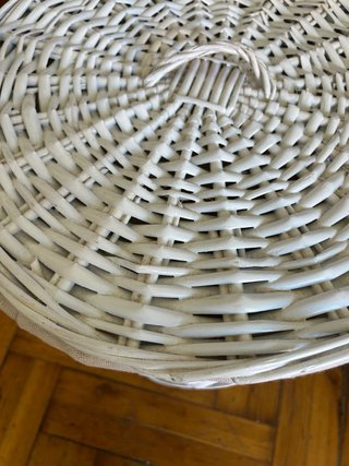 Cesta de mimbre blanca con forro