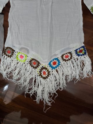 Vestido de playa blanco con flecos
