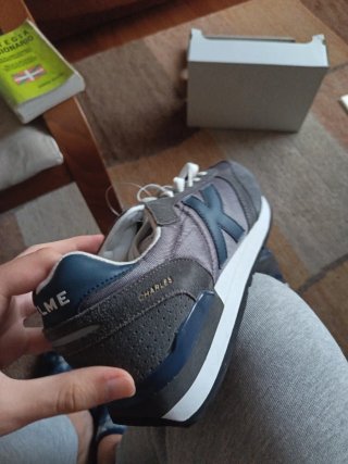 Zapatillas deportivas Kelme grises y azules