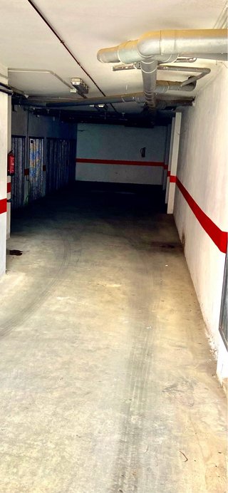 Cochera , para guadar coche o usar como trastero.
