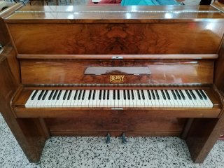 Piano Vertical Berry London de Madera