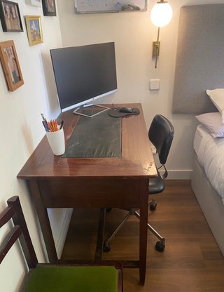 Escritorio madera vintage con cuero