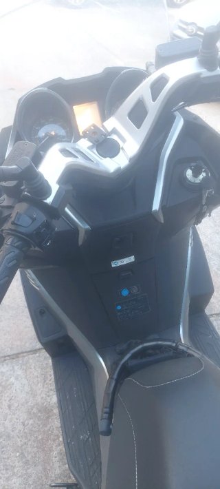 Kawasaki J300 Maxi Scooter