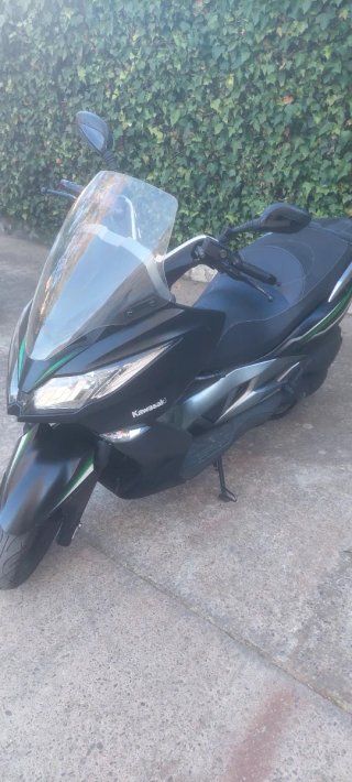 Kawasaki J300 Maxi Scooter