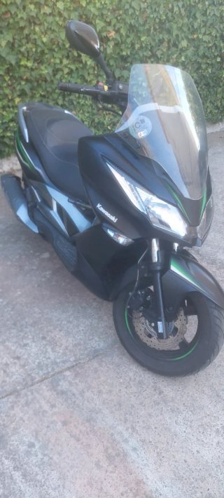 Kawasaki J300 Maxi Scooter