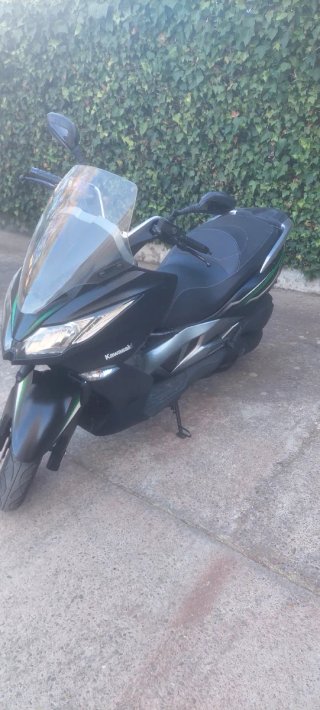 Kawasaki J300 Maxi Scooter