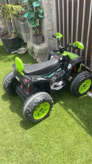 Quad infantil eléctrico verde