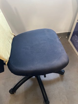 REGALO Silla de oficina negra con ruedas