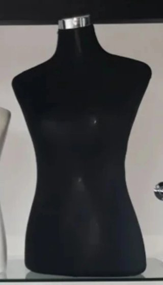 Busto maniquí negro ropa mujer/hombre