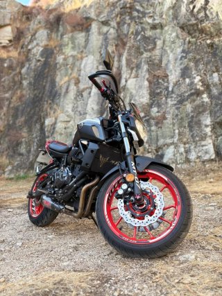Yamaha MT-07 Negra y Roja