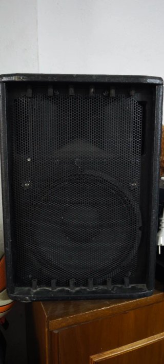 Altavoces hk Elías