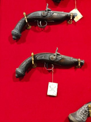 Conjunto 6 pistolas antiguas con marco