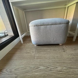 Puff IKEA con almacenaje gris