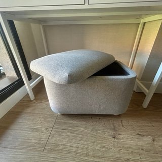 Puff IKEA con almacenaje gris