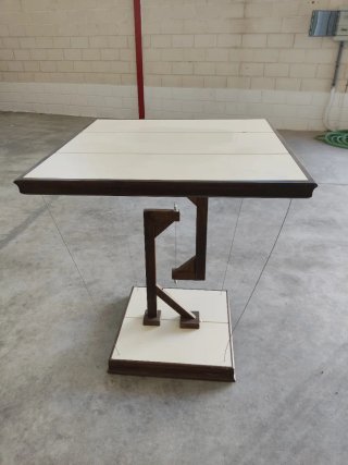 Mesa expositora madera y metal