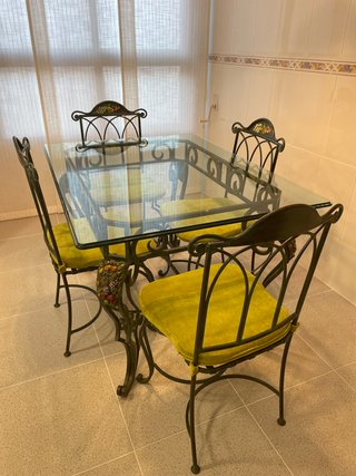 Conjunto de Mesa y 4 Sillas de Forja