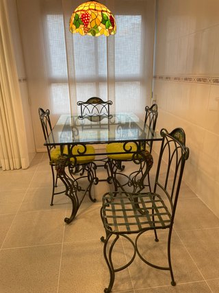 Conjunto de Mesa y 4 Sillas de Forja