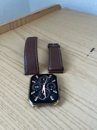 Reloj de alta gama dorado y marrón