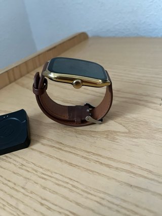 Reloj de alta gama dorado y marrón