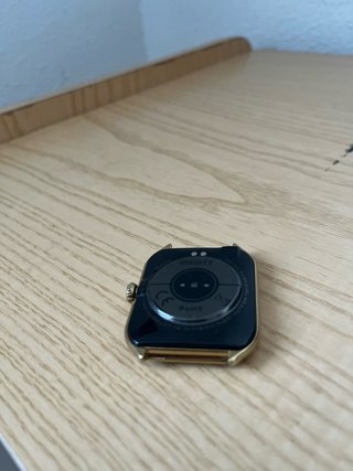 Reloj de alta gama dorado y marrón