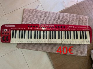 Teclado Controlador MIDI Behringer UMX610