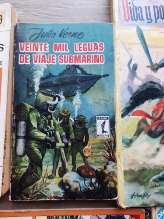 Lote de 8 Libros y Cómics Variados