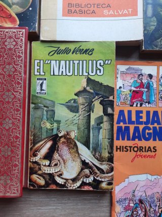 Lote de 8 Libros y Cómics Variados