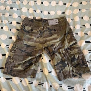 Pantalón corto cargo camuflaje