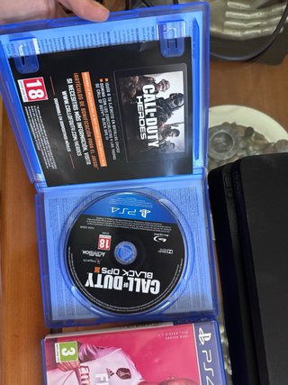 Consola PS4 + 2 Mandos + 2 Juegos