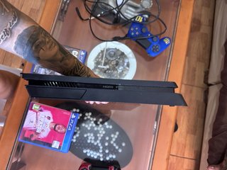 Consola PS4 + 2 Mandos + 2 Juegos