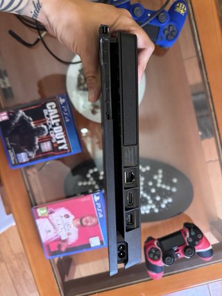 Consola PS4 + 2 Mandos + 2 Juegos