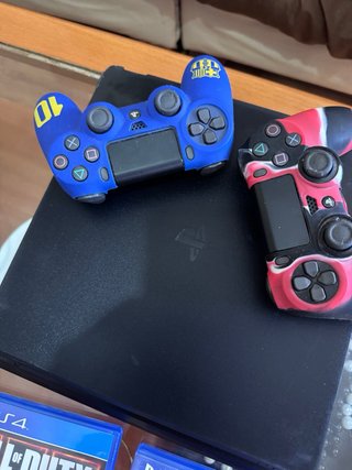 Consola PS4 + 2 Mandos + 2 Juegos