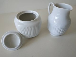 Jarrita y azucarero de porcelana Alemana