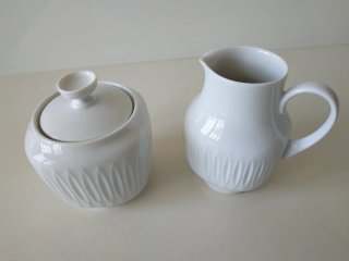 Jarrita y azucarero de porcelana Alemana