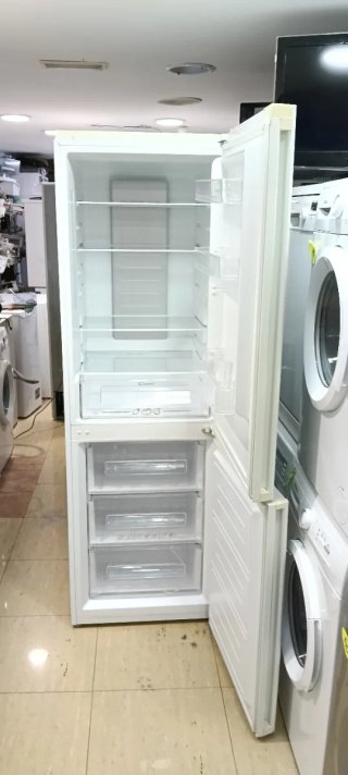 NEVERA COMBI CANDY NO FROST ENERGÍA A+