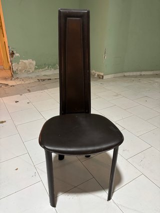 Sillas comedor altas de piel marrón