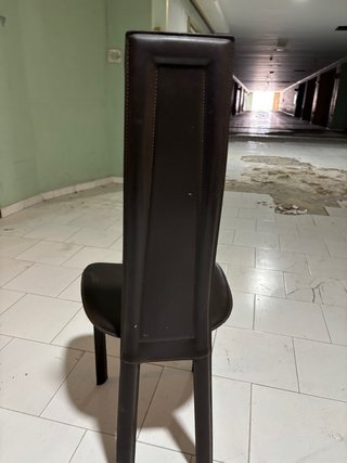 Sillas comedor altas de piel marrón