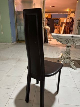 Sillas comedor altas de piel marrón