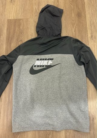 Chaqueta Nike Gris PRECIO NEGOCIABLE